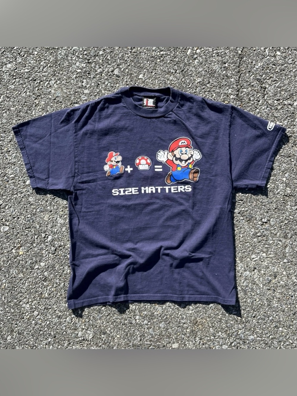 Vintage Super Mario Tshirt M Nintendo Giant Tag Video Game Y2K Size Matters